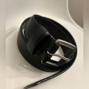 Sketchers size 32 black leather belt